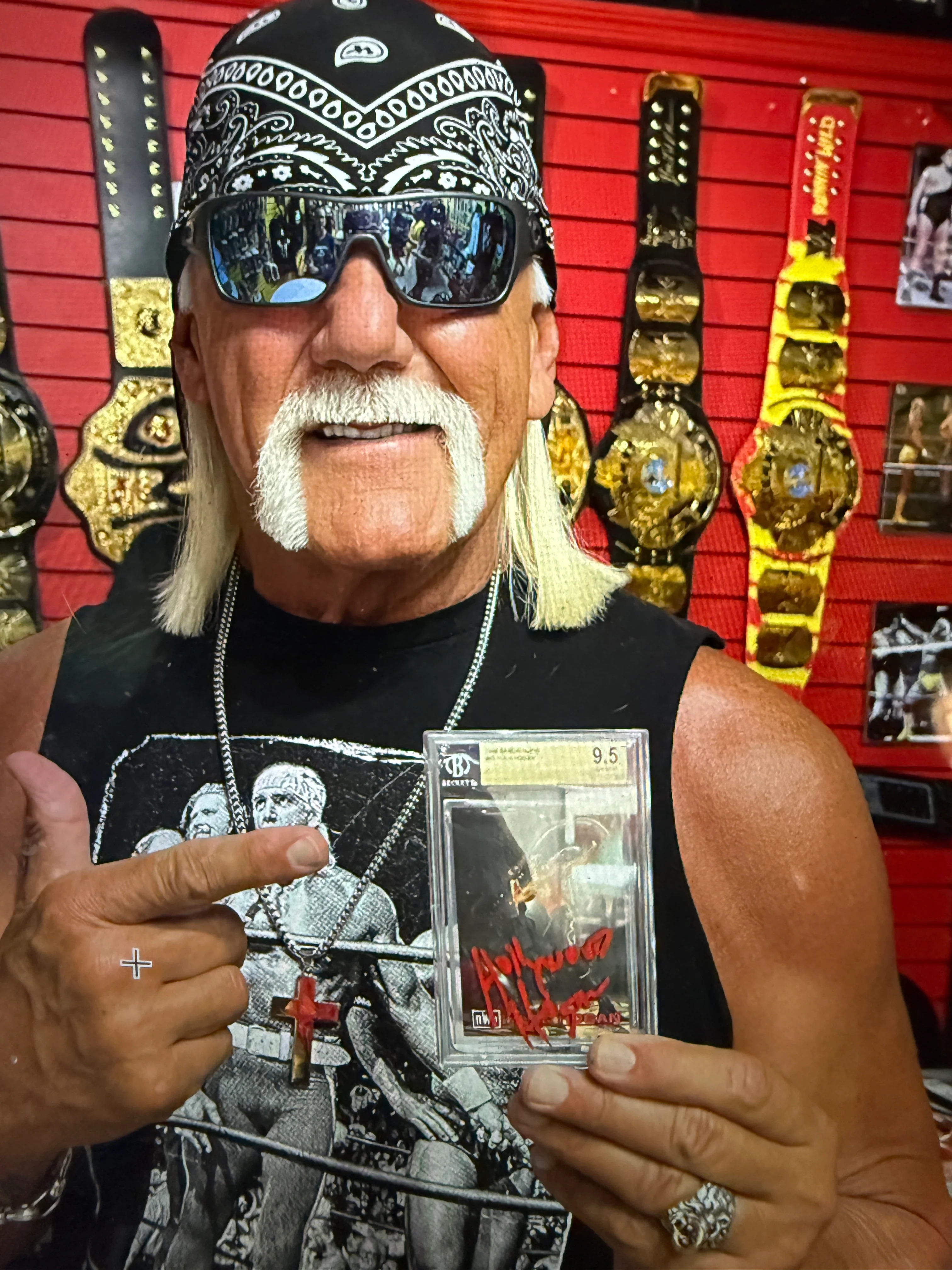 Topps Hollywood Hogan 1998 Bandi Signed Trading Card - Image 3